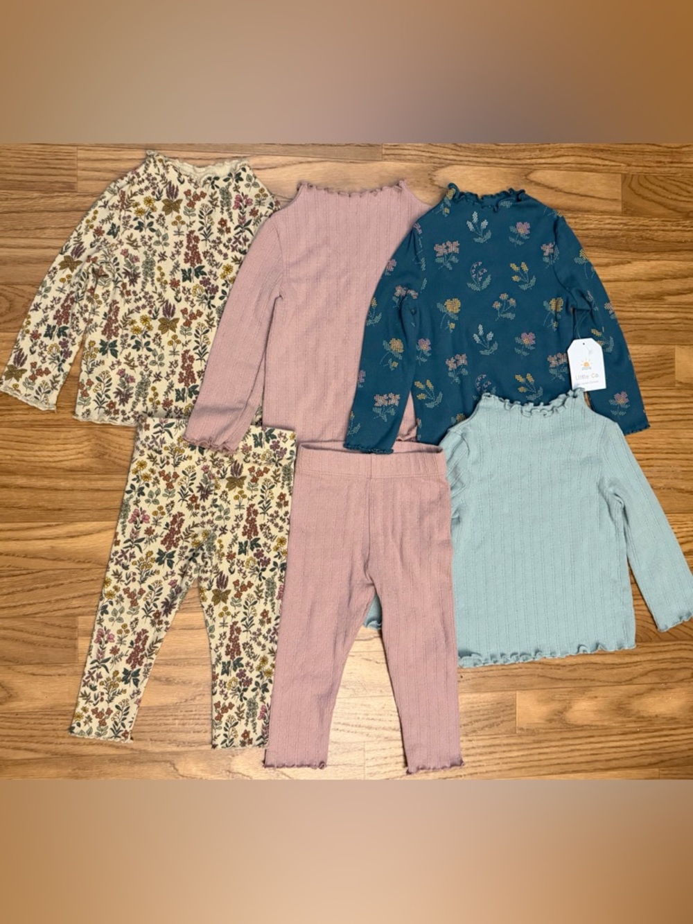 ⭐️2/$12 Girls 12-18m Floral & Ribbed Matching Set Outfit Lot basics